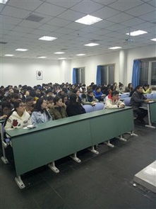 我校理论宣讲组严振书老师为生物与食品工程学院 医学院高年级团学干部宣讲党的十九大精神